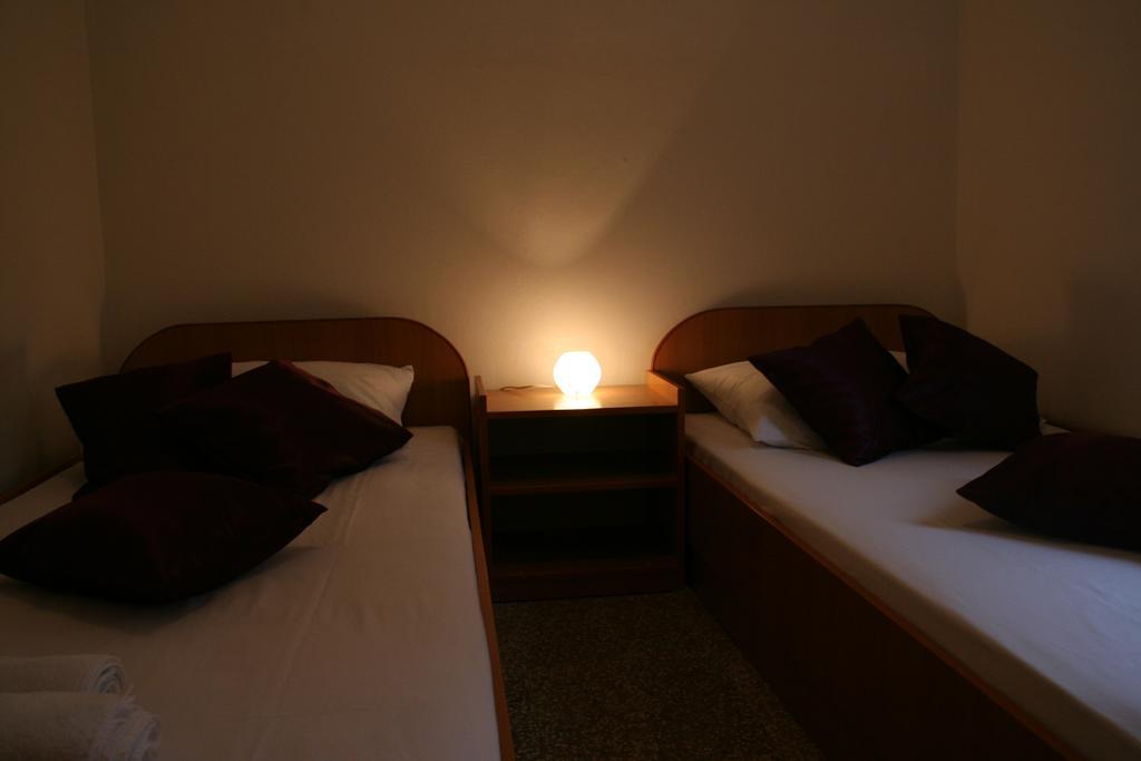 Apartments Rotim Zaostrog Kamer foto